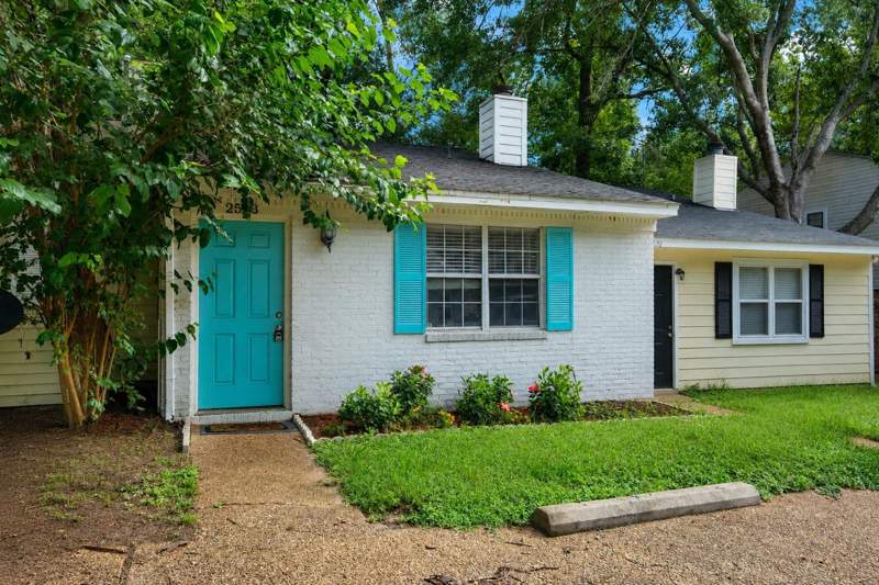 2 bedroom Townhouse at 2518 Prest Court, Pinecrest Unrec, Tallahassee — photo 2