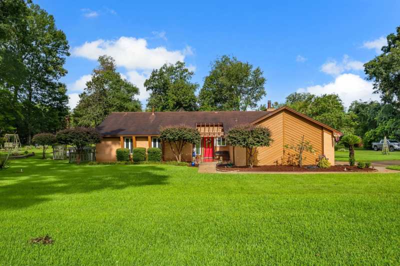 3 bedroom Detached at 1944 Charlais Street, Buck Lake Estates, Tallahassee — photo 1