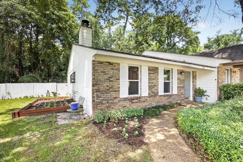 2 bedroom Townhouse at 230 Whetherbine Way, Breckenridge On Park, Tallahassee — photo 2