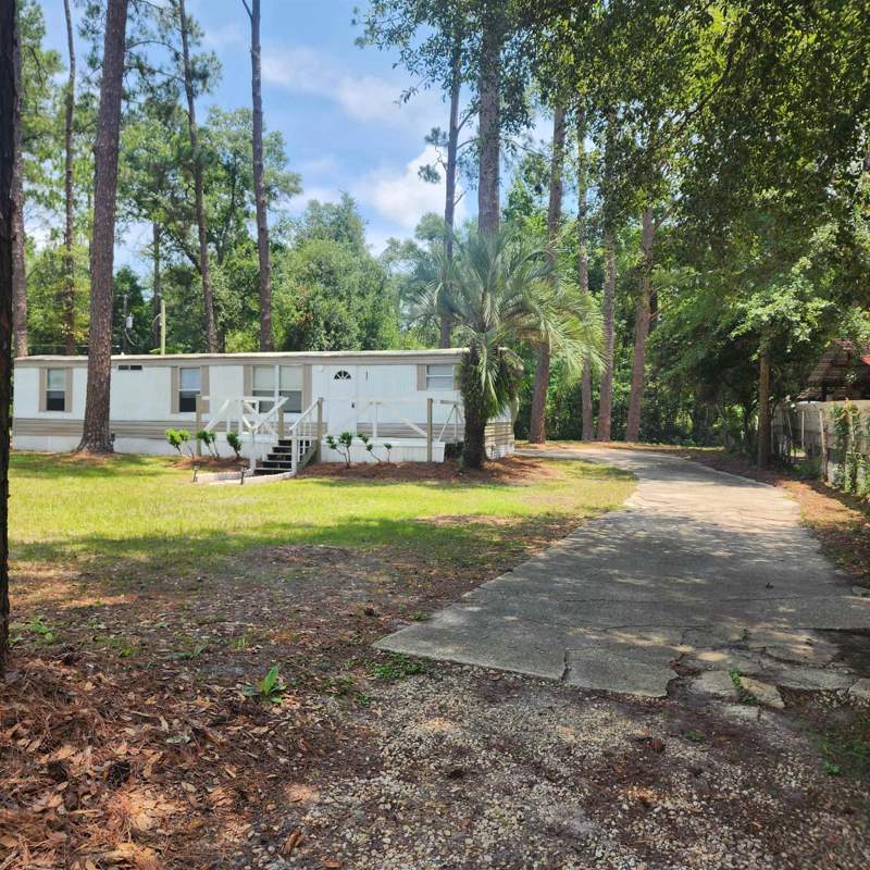 2 bedroom ManufacturedHome at 201 Craig Drive, Whispering Pines, Tallahassee — photo 3