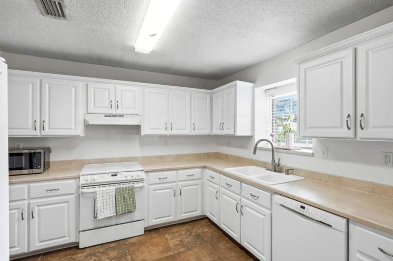 2 bedroom Townhouse at 1242 Chee Lane, Continental Oaks, Tallahassee — photo 4