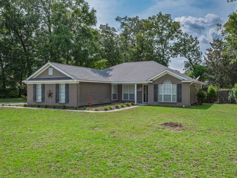 4 bedroom Detached at 140 Duncan Drive, Audubon Forest, Crawfordville — photo 1