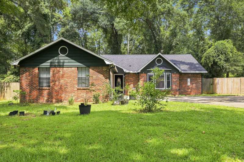 3 bedroom Detached at 1639 Alshire Court, Avondale, Tallahassee — photo 1