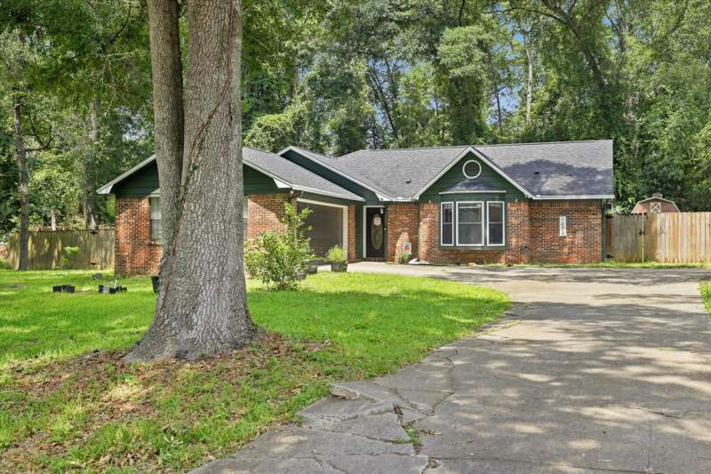 3 bedroom Detached at 1639 Alshire Court, Avondale, Tallahassee — photo 2