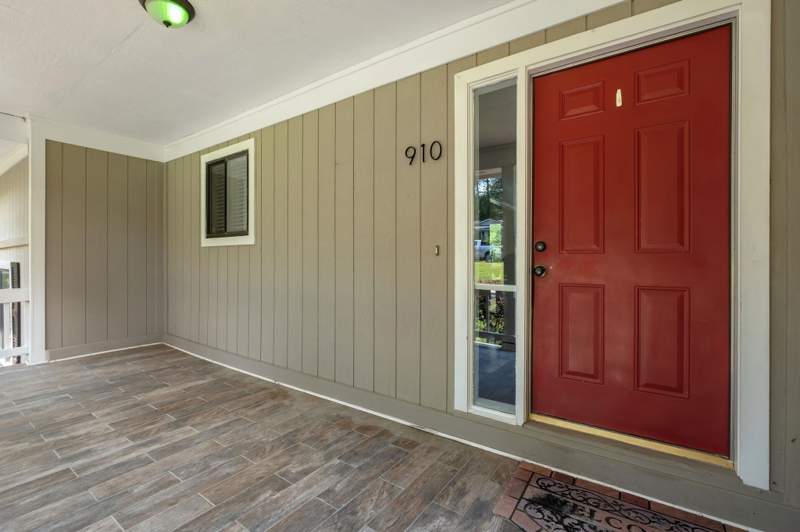 4 bedroom Detached at 910 Tamarack Avenue, Town & Country Park, Tallahassee — photo 5