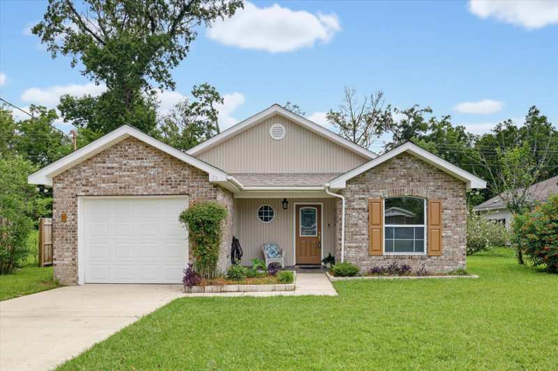 3 bedroom Detached at 62 Apachee Road, Wakulla Gardens, Crawfordville — photo 1