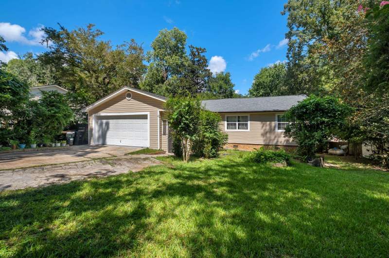 3 bedroom Detached at 2504 Debden Court, Shannon Forest, Tallahassee — photo 3