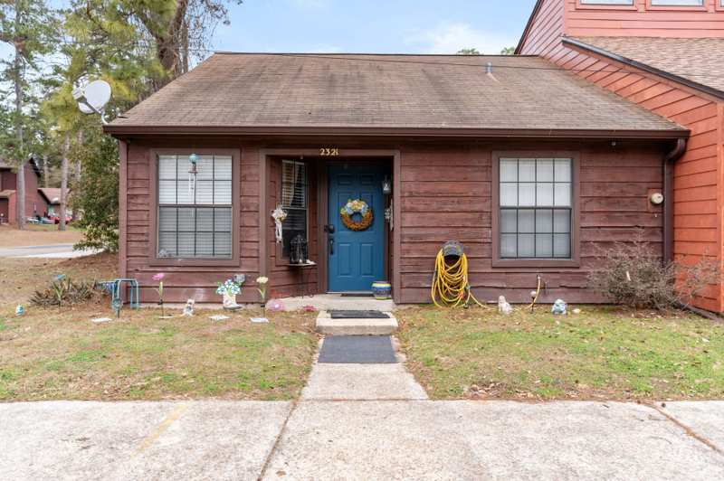 2 bedroom Townhouse at 2321 Hartsfield Way, Shadowlawn Cluster Homes, Tallahassee — photo 1