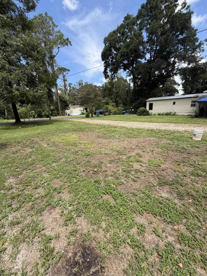 2 bedroom ManufacturedHome at 33 Klamath Street, Wakulla Gardens, Crawfordville — photo 2