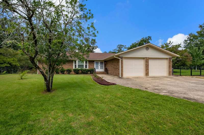 3 bedroom Detached at 48 Leslie Anne Street, Hammock Haven, Crawfordville — photo 1