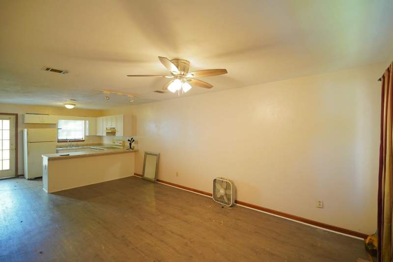 2 bedroom Townhouse at 1800 Jackson Bluff Road, Indian Oaks West, Tallahassee — photo 2