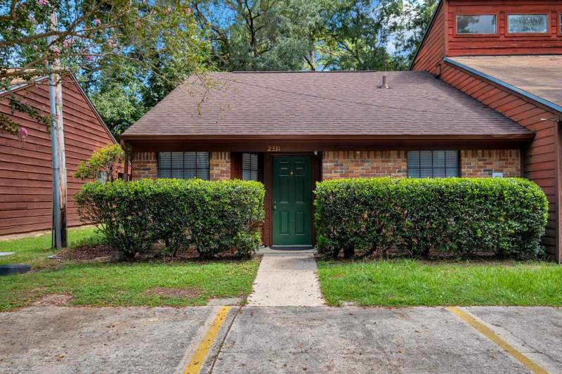 2 bedroom Townhouse at 2331 Hartsfield Way, Shadowlawn Cluster Homes, Tallahassee — photo 2