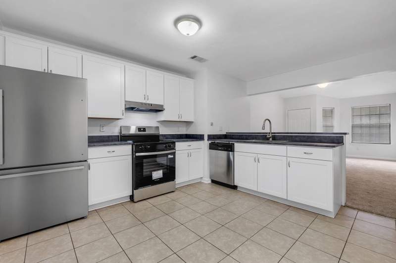 2 bedroom Townhouse at 2331 Hartsfield Way, Shadowlawn Cluster Homes, Tallahassee — photo 3