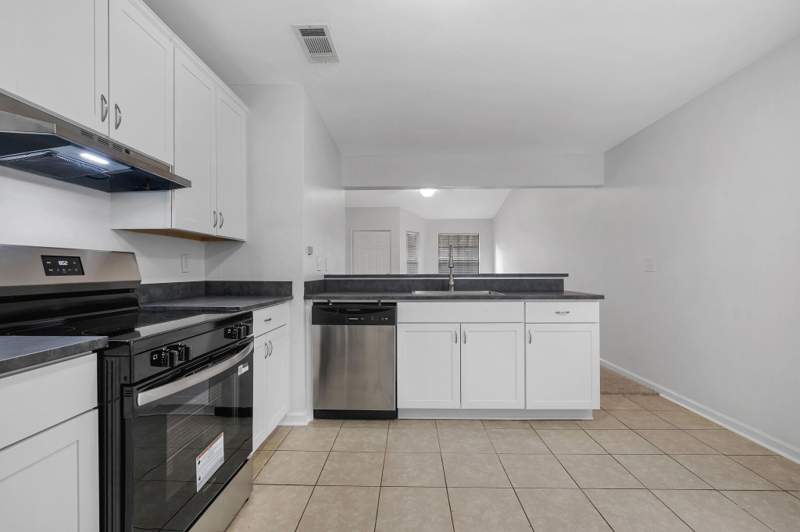 2 bedroom Townhouse at 2331 Hartsfield Way, Shadowlawn Cluster Homes, Tallahassee — photo 5