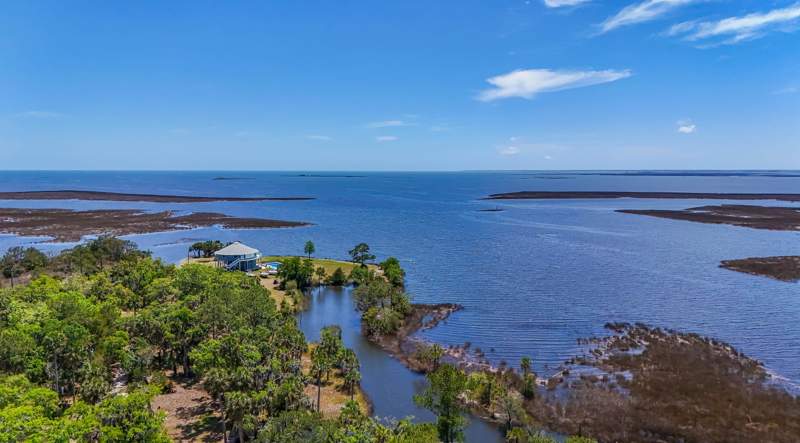 3 bedroom Detached at 142 Stuart Cove Road, Spring Creek Dev, Crawfordville — photo 3