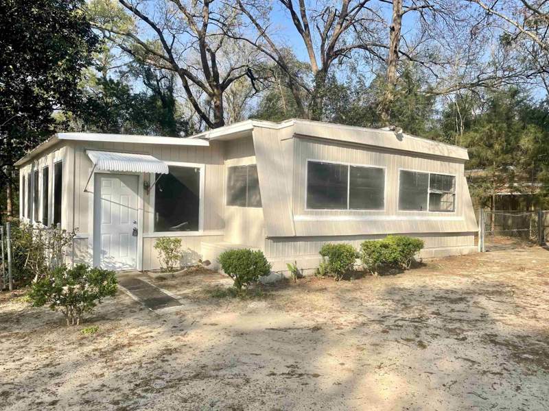 2 bedroom ManufacturedHome at 1306 Dura Circle, Mission Road Estates, Tallahassee — photo 4