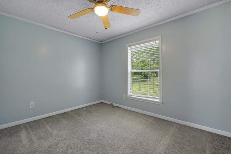 3 bedroom ManufacturedHome at 13 Sparrow Court, Quail Ridge, Havana — photo 4