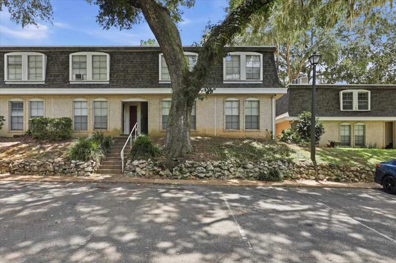2 bedroom Condominium at 2020 Continental Avenue, Chateau De Ville Condominiums, Tallahassee — photo 1