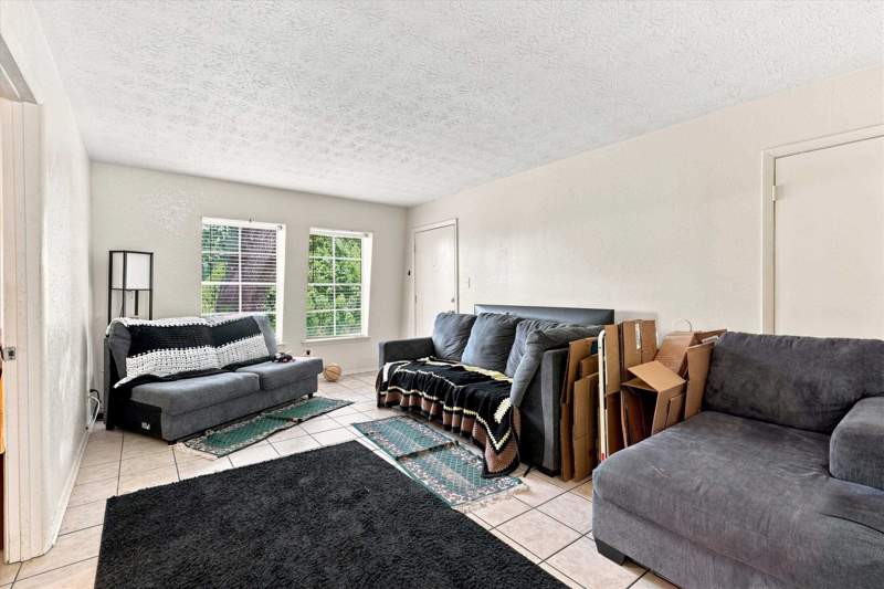 2 bedroom Condominium at 2020 Continental Avenue, Chateau De Ville Condominiums, Tallahassee — photo 4