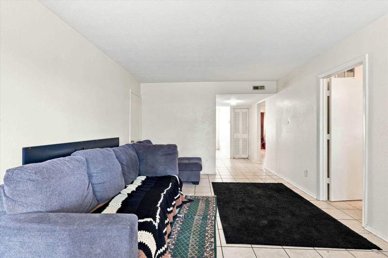 2 bedroom Condominium at 2020 Continental Avenue, Chateau De Ville Condominiums, Tallahassee — photo 5
