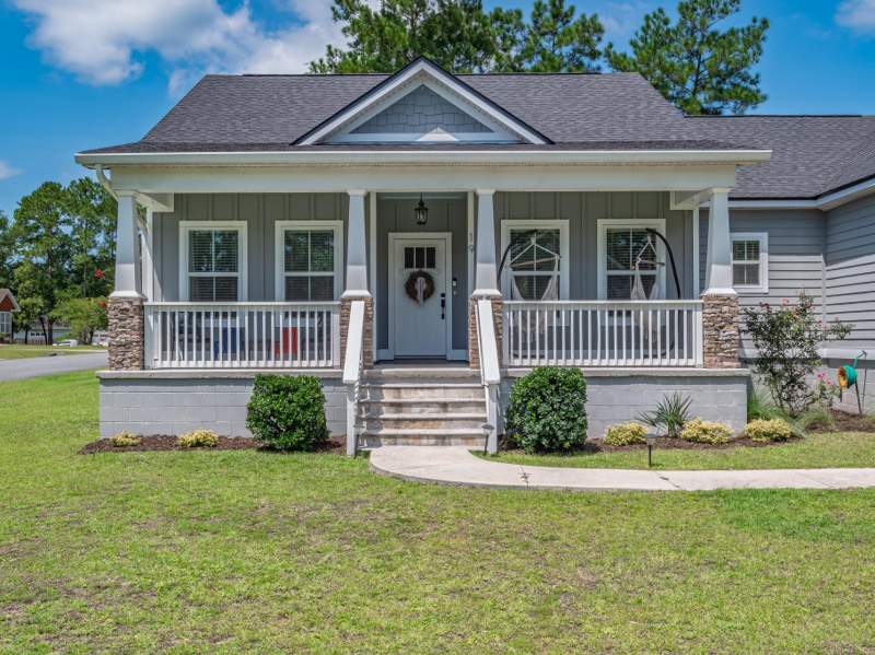 4 bedroom Detached at 19 Mallard Pond Circle, Maallard Pond, Crawfordville — photo 2