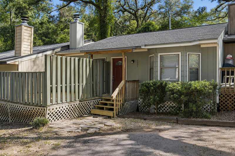 2 bedroom Townhouse at 1507 Twin Lakes Circle, Twin Lakes Community Unrec, Tallahassee — photo 1