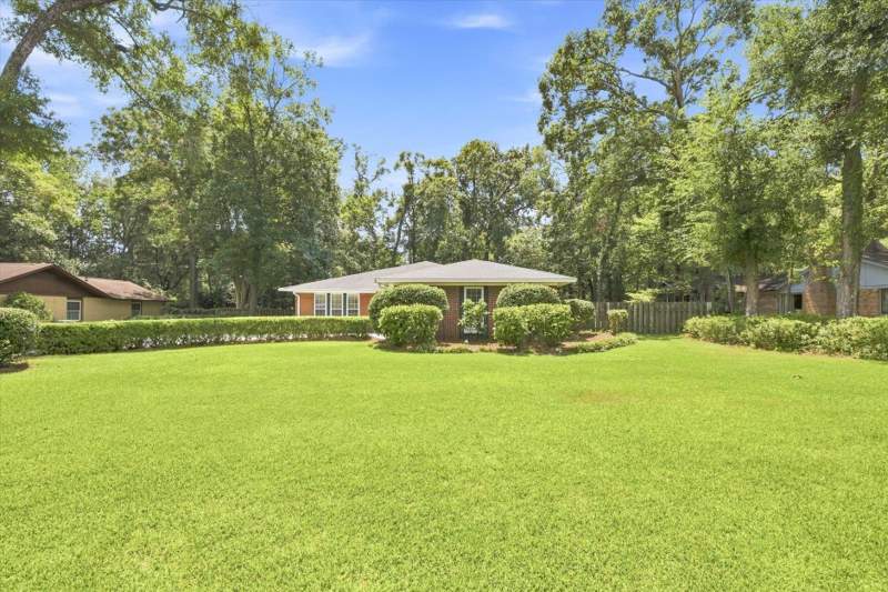 4 bedroom Detached at 2293 Hampshire Way, Shannon Forest, Tallahassee — photo 2