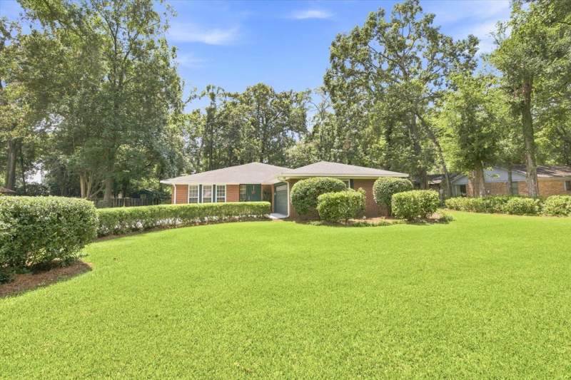 4 bedroom Detached at 2293 Hampshire Way, Shannon Forest, Tallahassee — photo 3