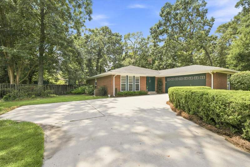 4 bedroom Detached at 2293 Hampshire Way, Shannon Forest, Tallahassee — photo 5