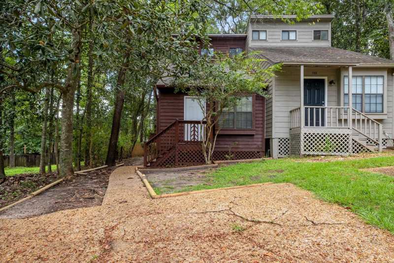 2 bedroom Townhouse at 196 Parkbrook Circle, Park Brook Crossing, Tallahassee — photo 1