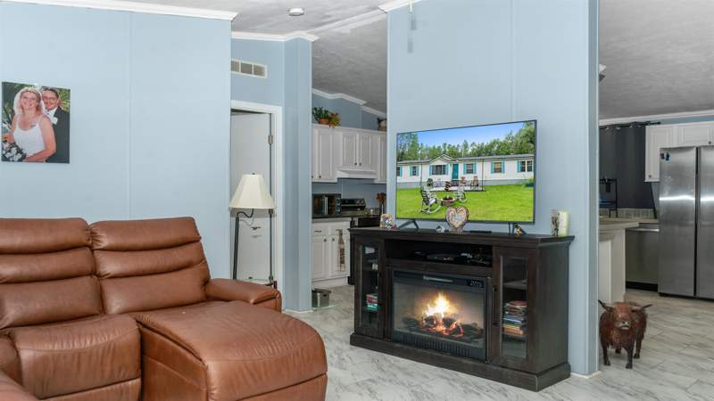 4 bedroom ManufacturedHome at 780 NE Condurango Lane, River Highlands, Lee — photo 5