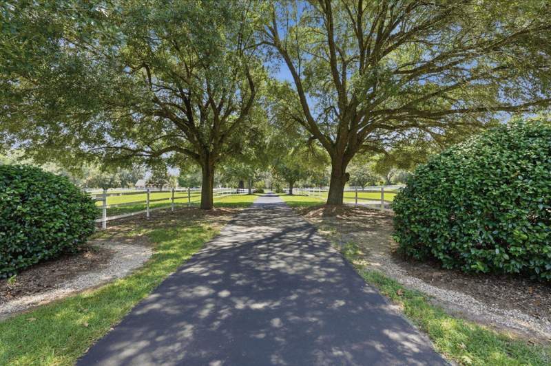 5 bedroom Detached at 4084 Fairhill Way, Chemonie Trace, Tallahassee — photo 4