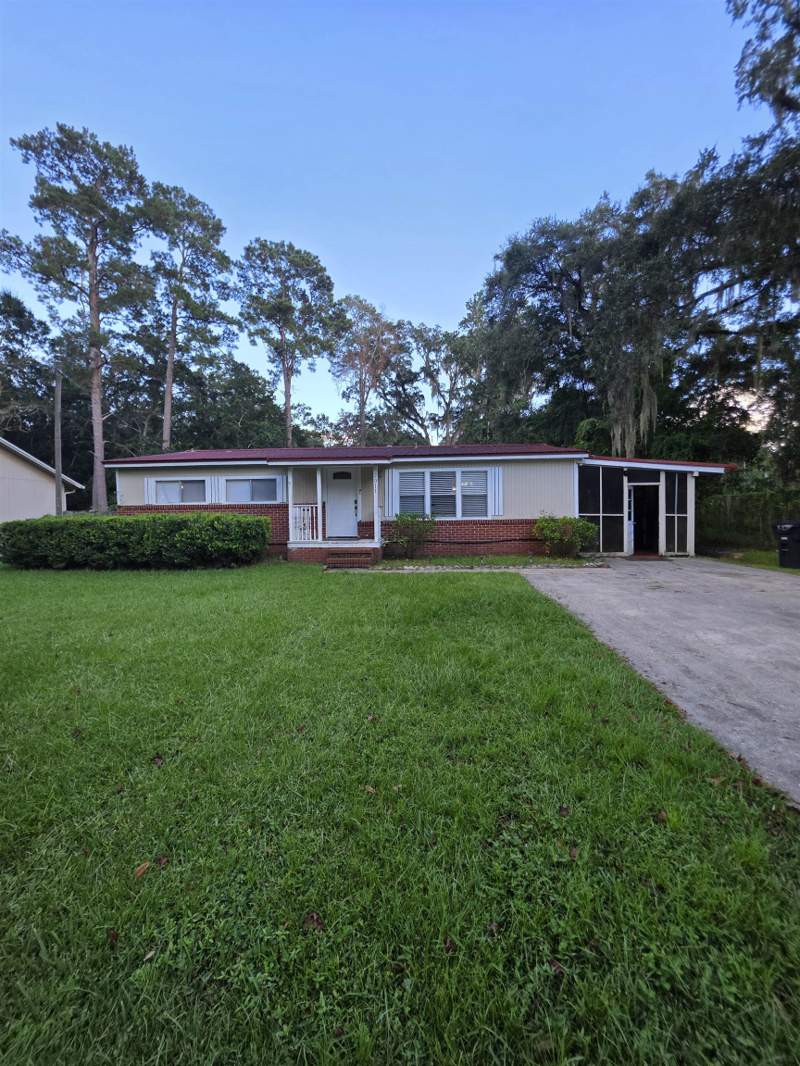 3 bedroom Detached at 2011 Longview Drive, Lake Jackson Heights, Tallahassee — photo 2