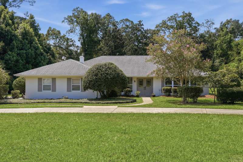 3 bedroom Detached at 2325 Killarney Way, Killearn Estates, Tallahassee — photo 1