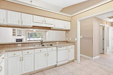 1016 Landings Loop, Tallahassee FL - photo 6 of 33