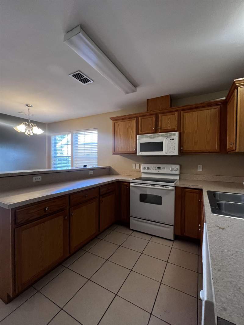 3 bedroom Townhouse at 1833 Nena Hills Drive, Wolf Creek, Tallahassee — photo 5