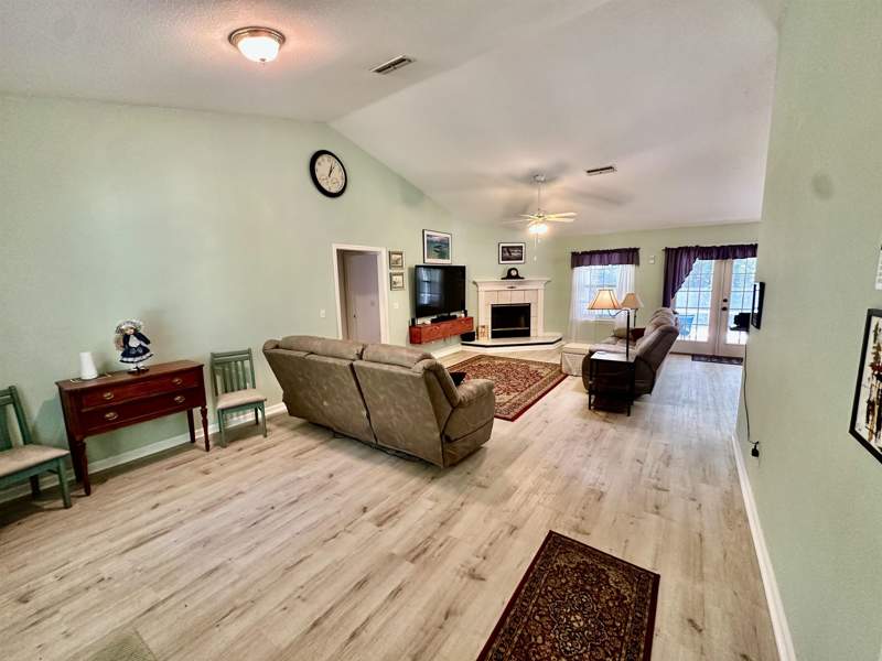 3 bedroom Detached at 1661 Beaver Creek Drive, Reston, Havana — photo 2