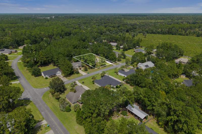 3 bedroom Detached at 148 Carriage Drive, The Farm, Crawfordville — photo 3
