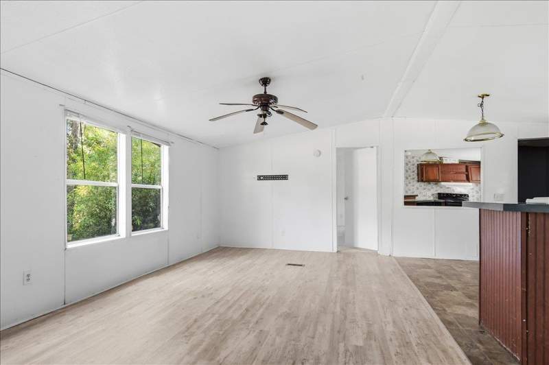 3 bedroom ManufacturedHome at 4855 Debby Street, Carlton Springs Sub, Perry — photo 4