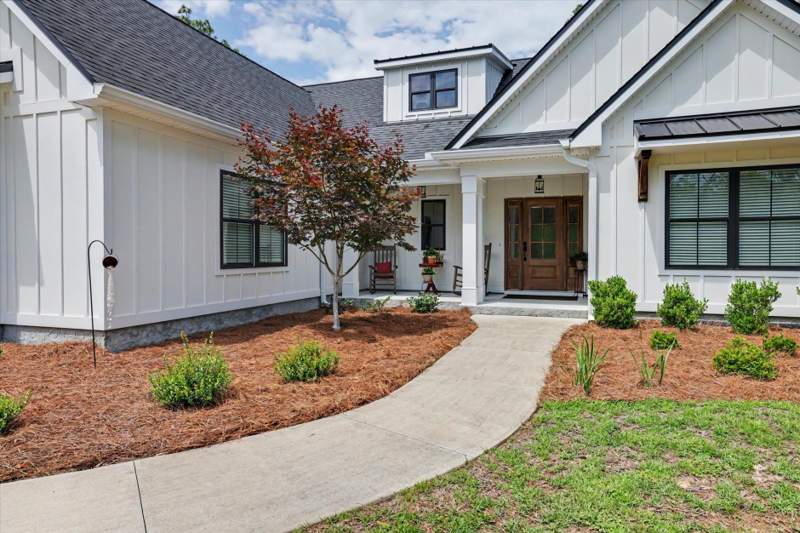 4 bedroom Detached at 131 Sellars Drive, Sellars Crossing, Crawfordville — photo 2