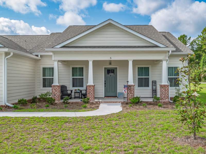 4 bedroom Detached at 5 Windsor Way, Chadwick Estates Ph2, Other — photo 3