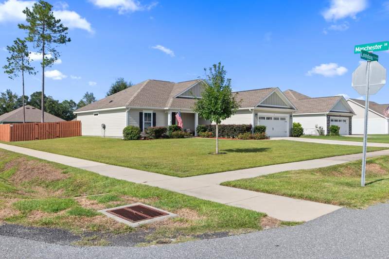 4 bedroom Detached at 4 London Circle, Chadwick Estates, Crawfordville — photo 2