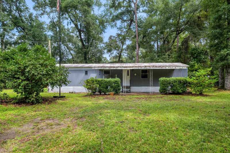 2 bedroom ManufacturedHome at 5895 Deer Park Circle, Kelly Court, Tallahassee — photo 1