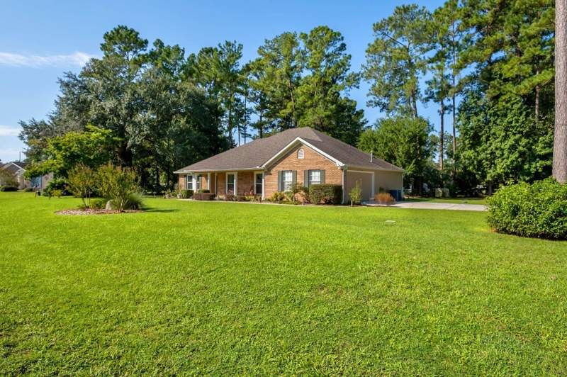 3 bedroom Detached at 15 Flycatcher Pass, Songbird, Crawfordville — photo 2