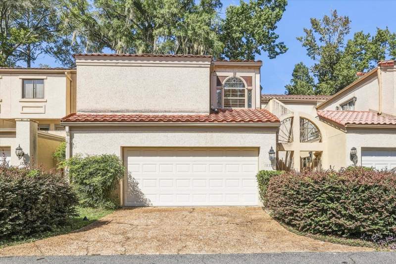 2 bedroom Townhouse at 1822 Atlantis Place, Los Robles Green, Tallahassee — photo 2