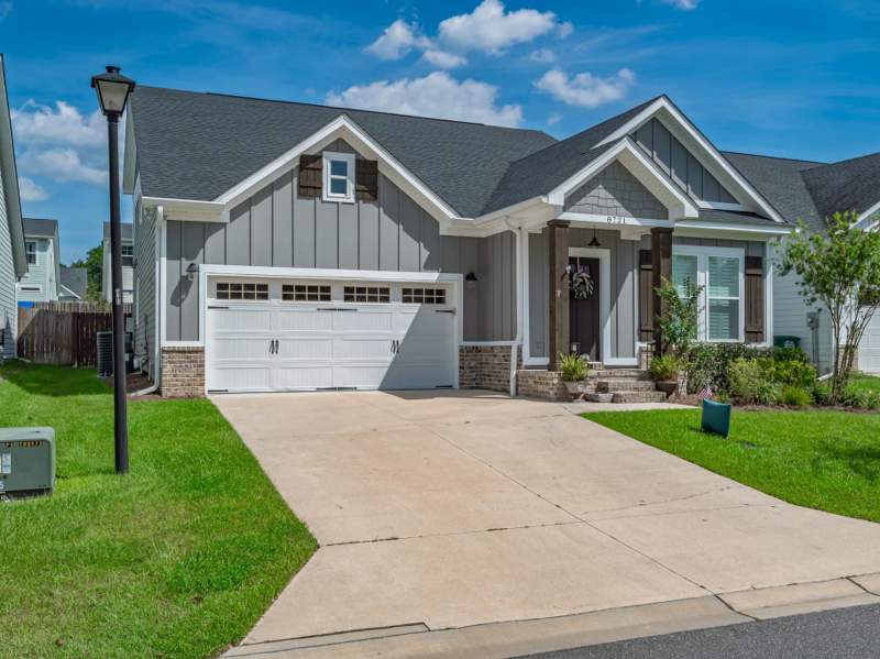 4 bedroom Detached at 8721 Glenoak Trail, Chastain Manor, Tallahassee — photo 2