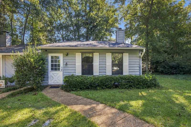 2 bedroom Townhouse at 226 Parkbrook Circle, Park Brook Crossing, Tallahassee — photo 1