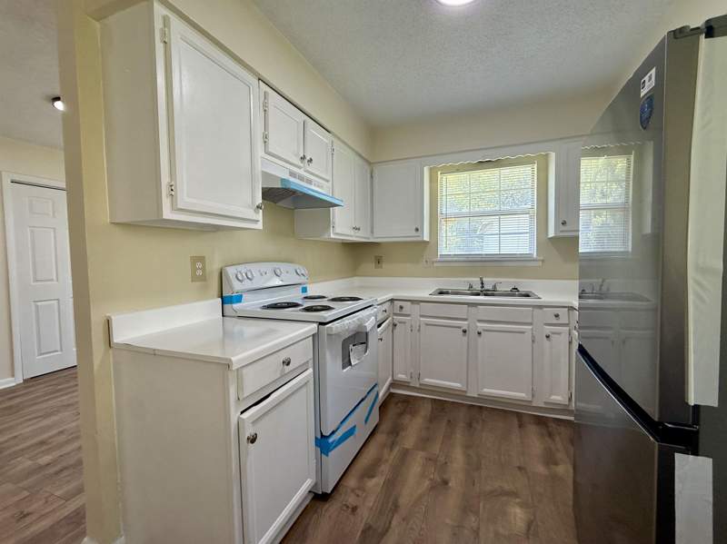 3 bedroom Detached at 138 SE Arnett Avenue, Mill Town, Madison — photo 2