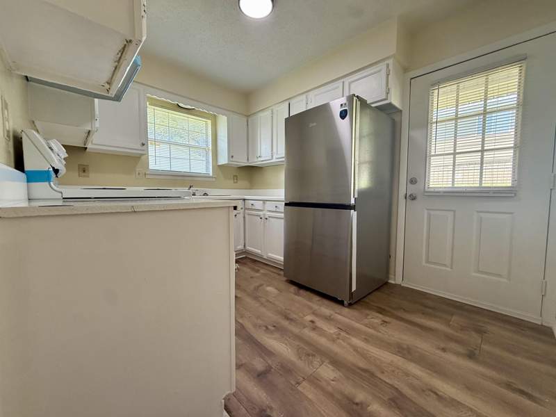 3 bedroom Detached at 138 SE Arnett Avenue, Mill Town, Madison — photo 3