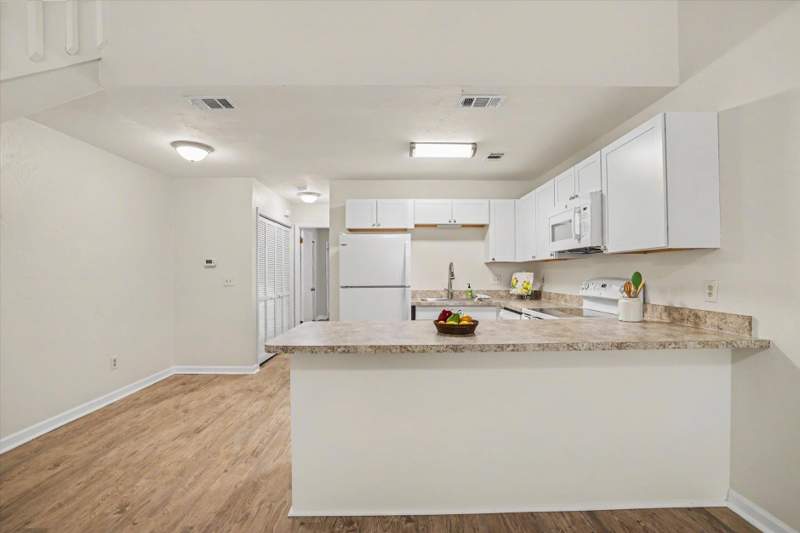 2 bedroom Townhouse at 2325 Hartsfield Way, Shadowlawn Cluster Homes, Tallahassee — photo 5
